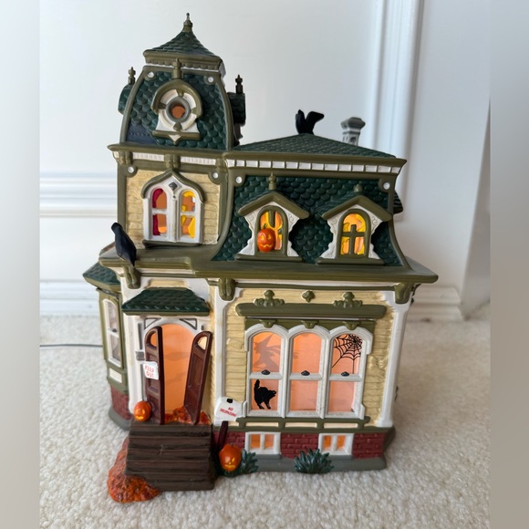 Department 56 Snow Village Halloween Haunted Mansion Green Roof 54935 Lights up - Picture 1 of 9